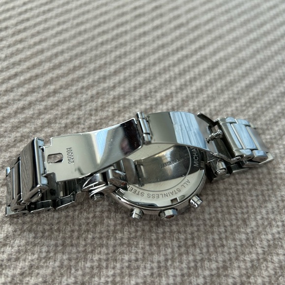 Michael Kors watch - Picture 3 of 6